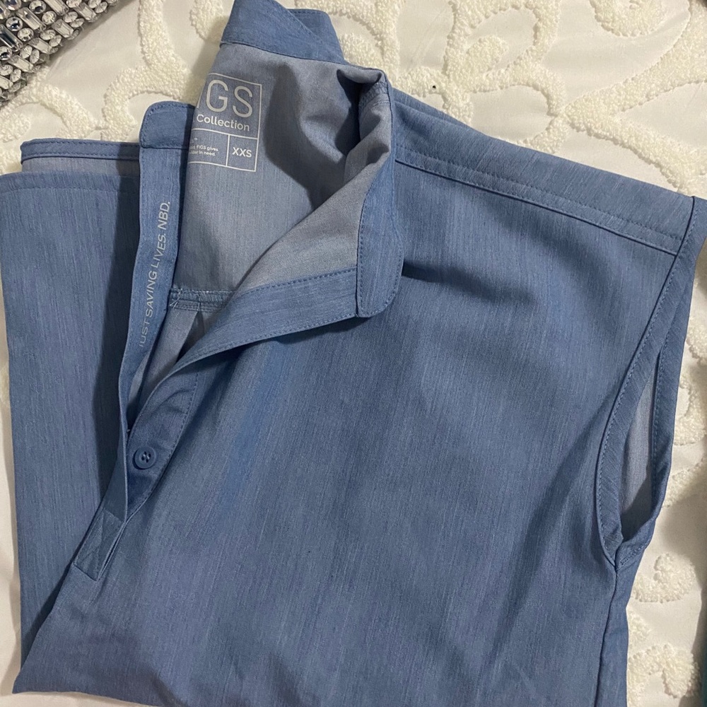 FIGS scrub top. Rafaela